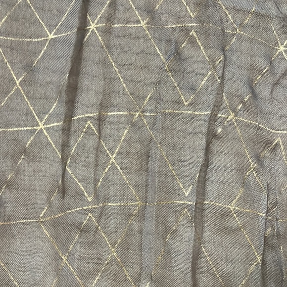 Large scarf / wrap - Picture 2 of 3